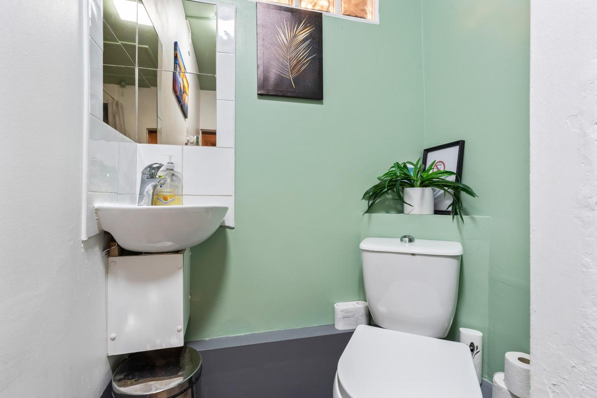 Comfy 4Br House Close To Subway ลอนดอน ภายนอก รูปภาพ