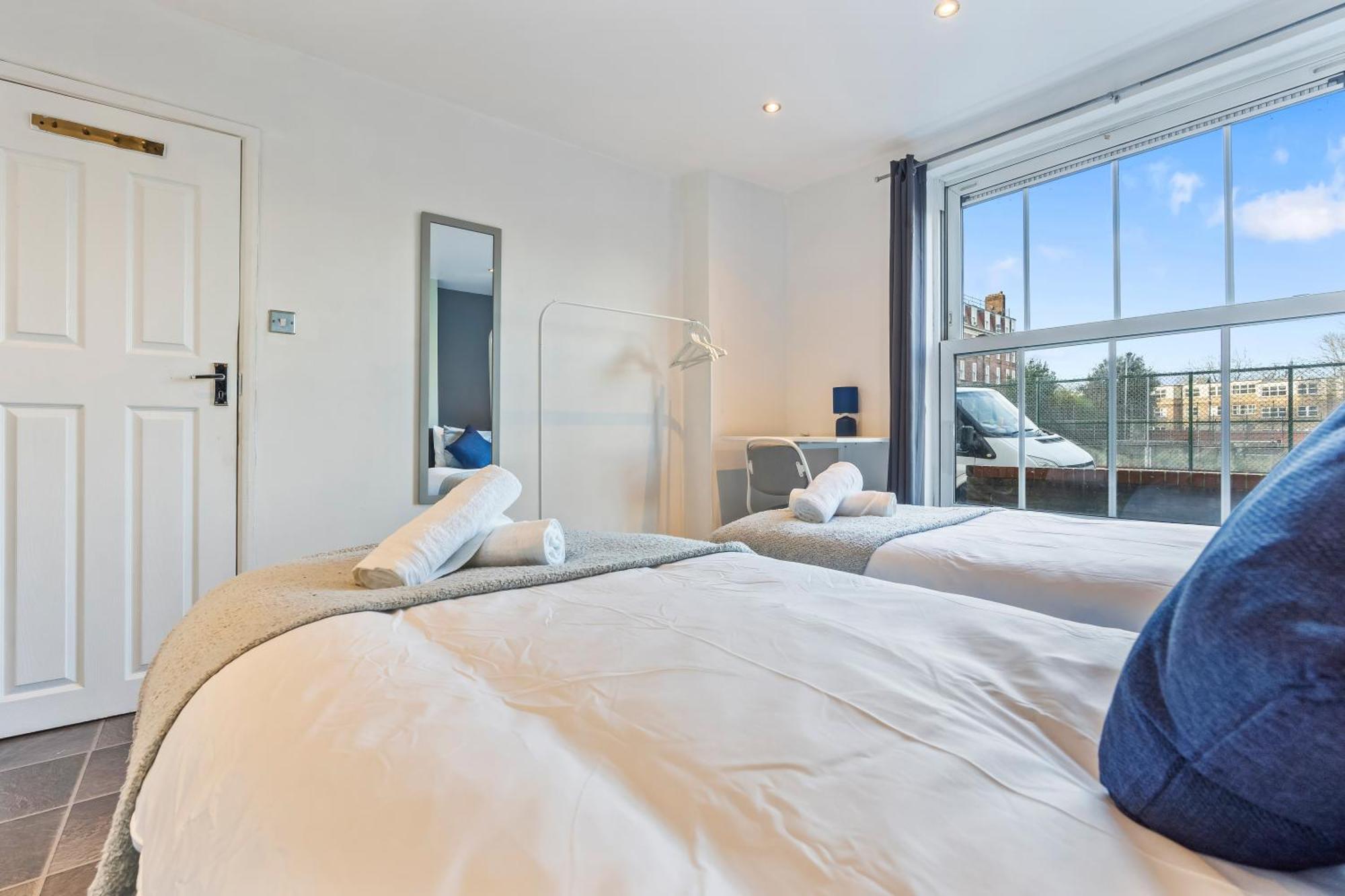 Comfy 4Br House Close To Subway ลอนดอน ภายนอก รูปภาพ