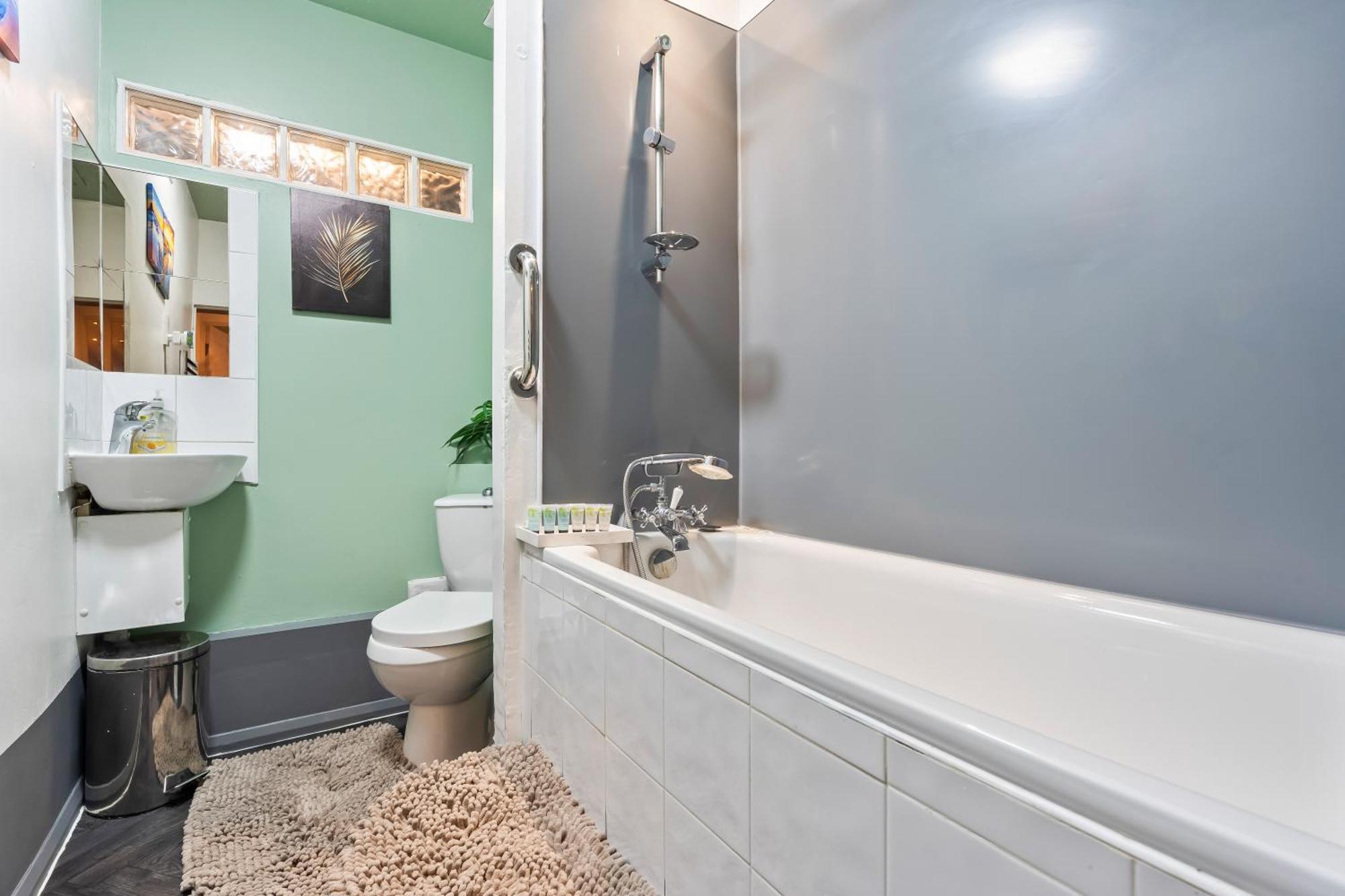 Comfy 4Br House Close To Subway ลอนดอน ภายนอก รูปภาพ